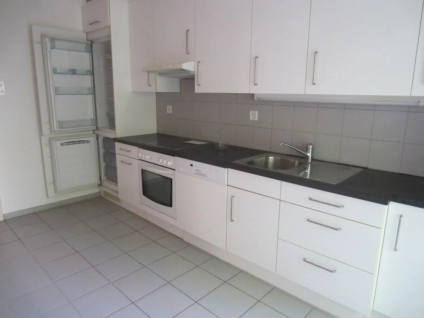 Beautiful 4-room apartment near Basel SBB station - Photo 3 of 7