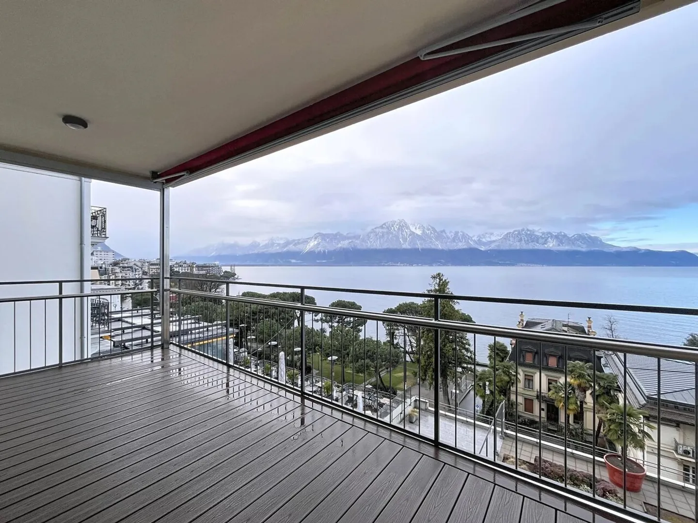 Comfort and breathtaking view of the lake - Photo 1 of 13