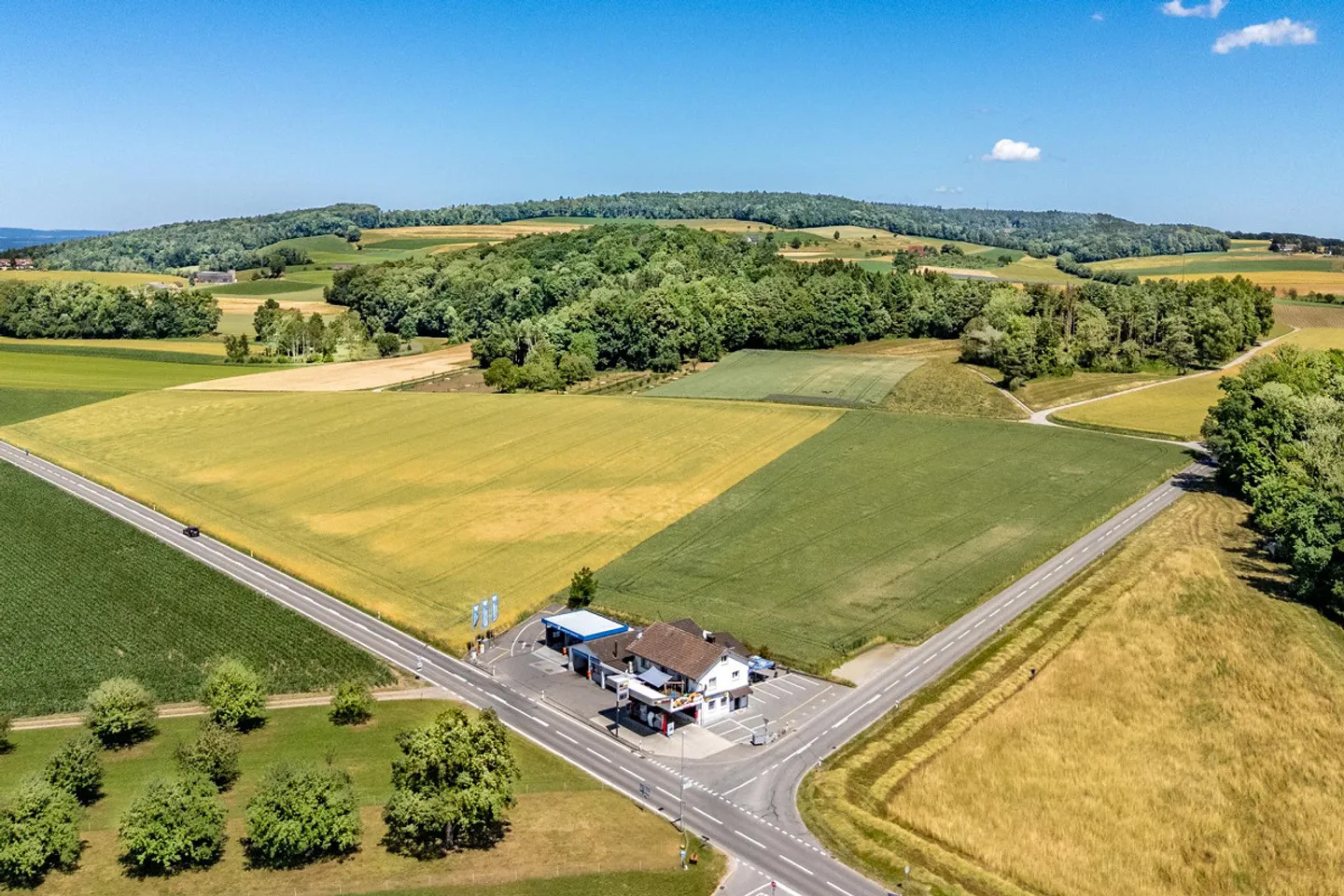 Residential and commercial property with gas station and coffee lounge - Photo 3 of 22