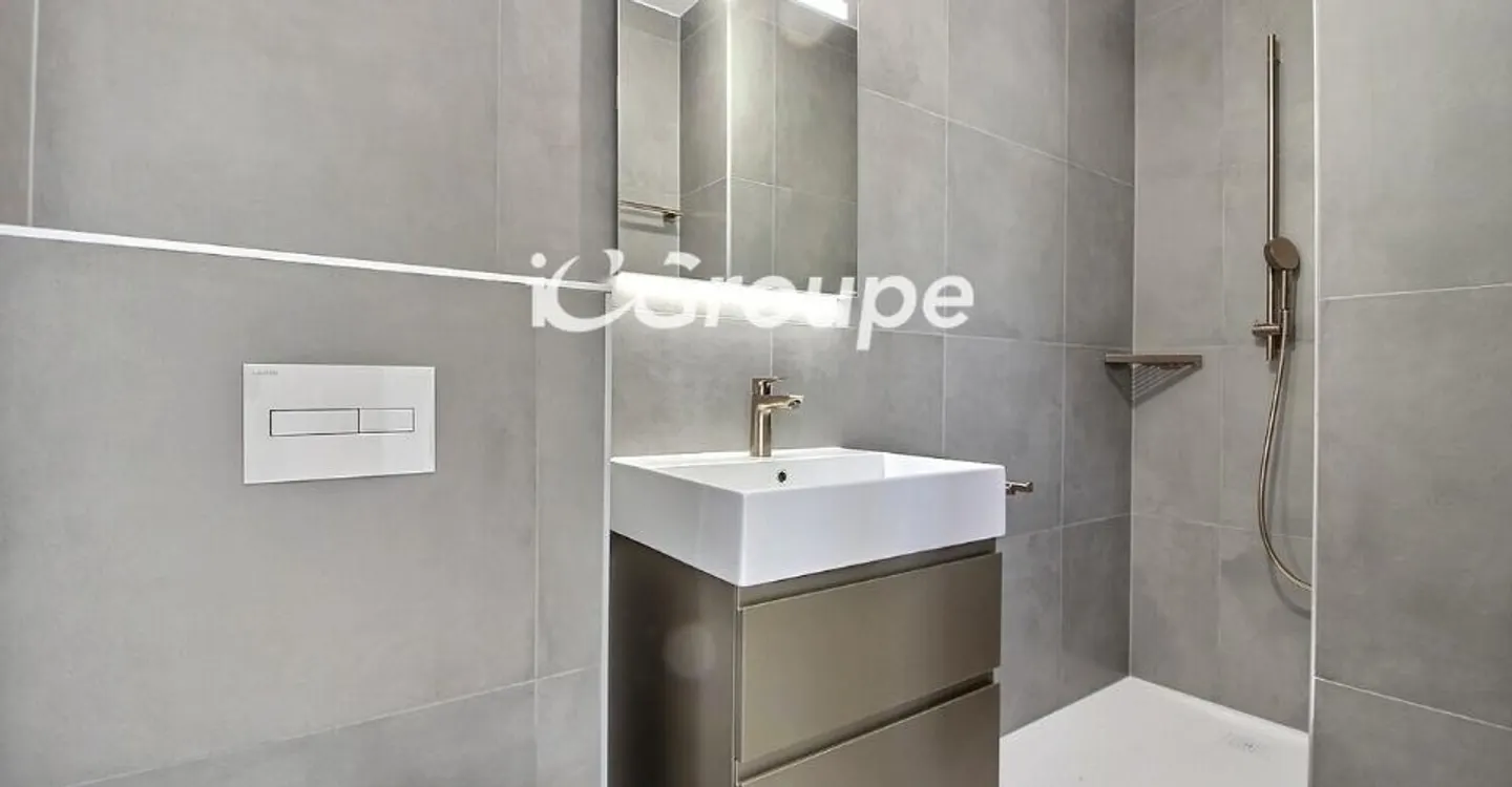 Stunning 4.5-room penthouse for rent in Uvrier - Photo 9 of 11