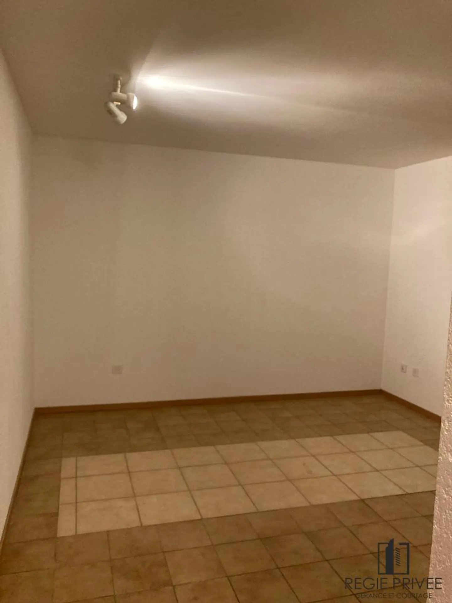 <br /> Studio au 1er étage - Photo 4 sur 6