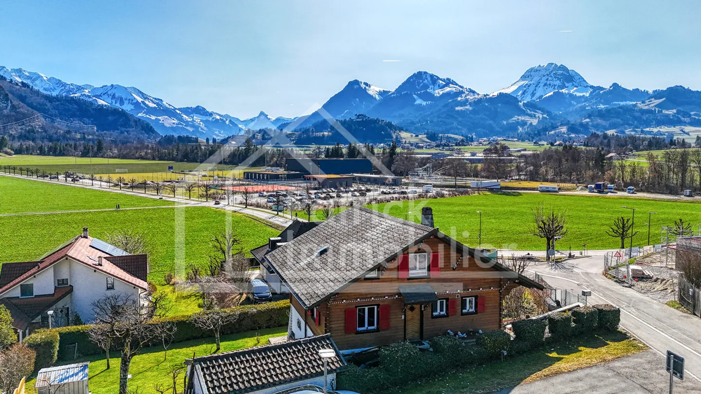 Individual chalet 4.5 rooms with panoramic view of the Pre-Alps - Photo 1 of 13