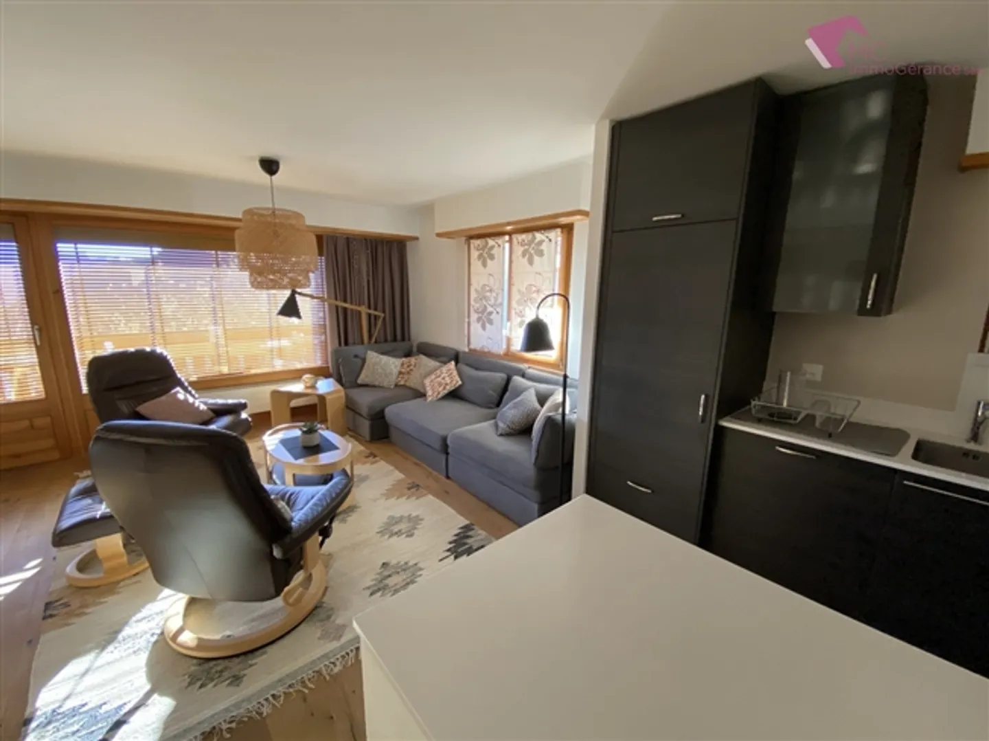 Ovronnaz - charmante 3.5 Zimmerwohnung Süd und durch - Photo 2 sur 13