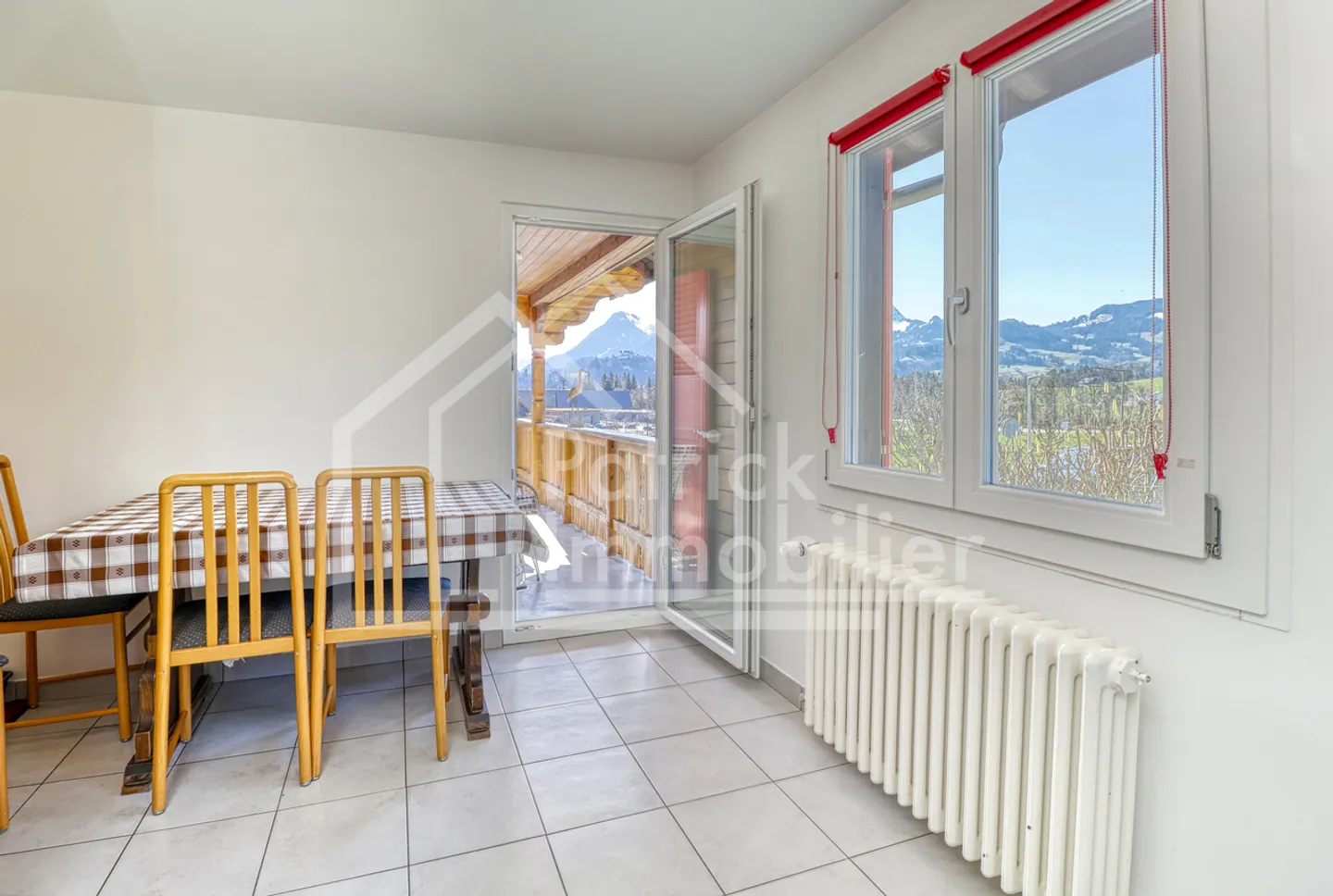 Individual chalet 4.5 rooms with panoramic view of the Pre-Alps - Photo 8 of 13
