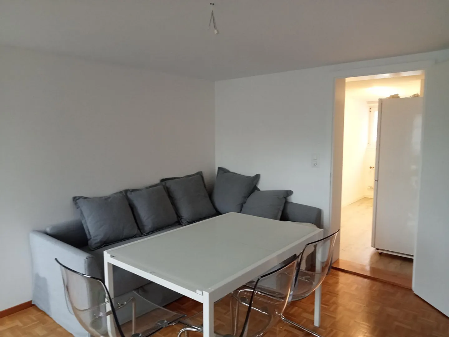 2-room old building apartment near the train station - Photo 2 of 8