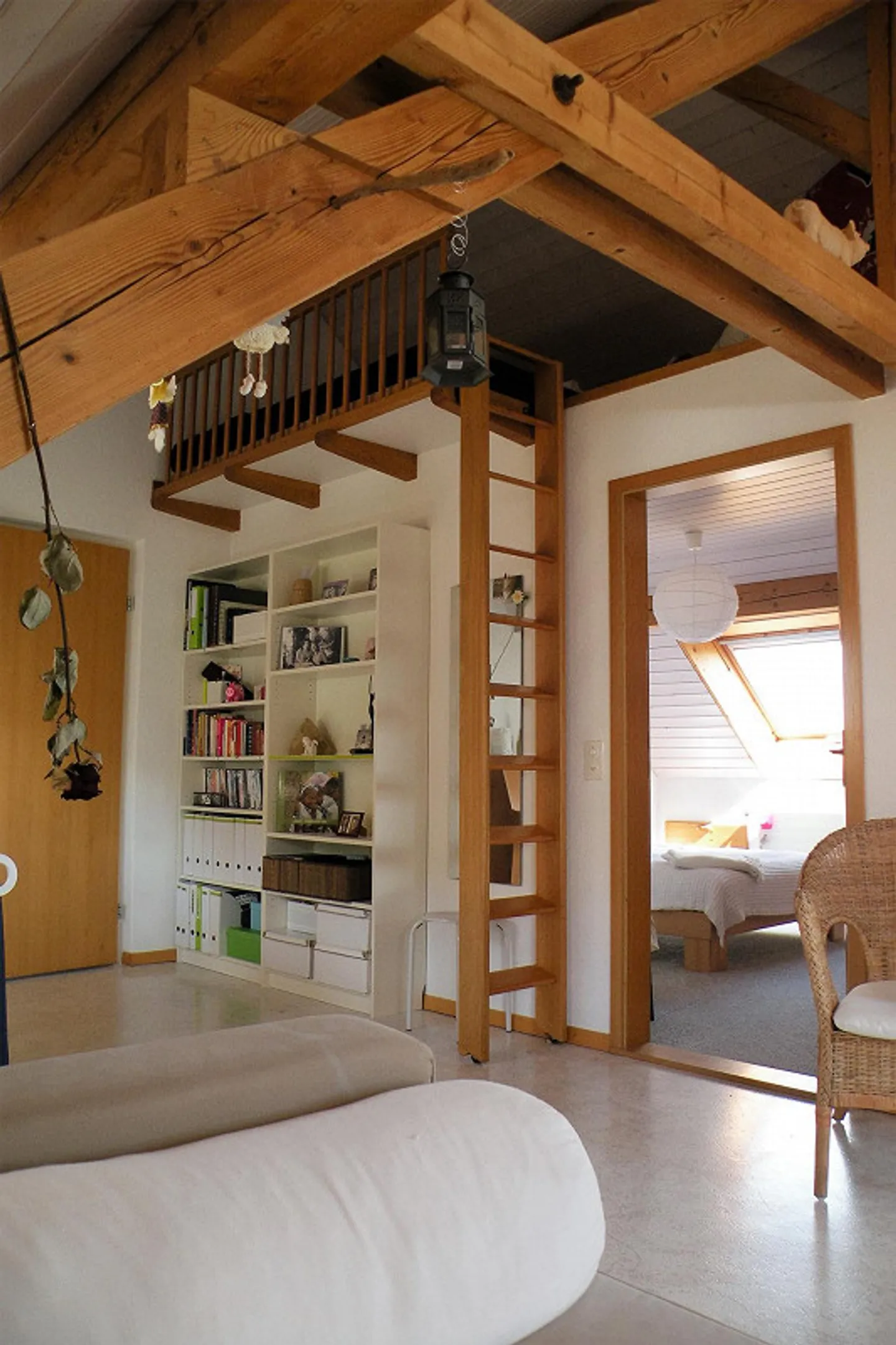 Charmante Dachwohnung auf Bauernhof - Foto 3 von 11