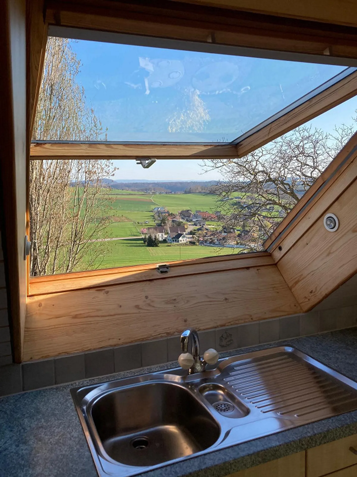 Charmante Dachwohnung auf Bauernhof - Foto 9 von 11