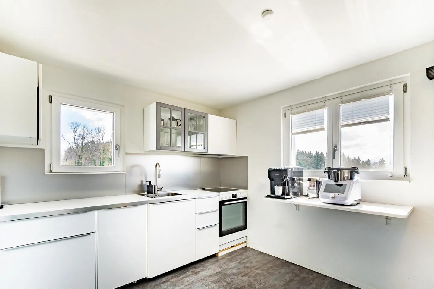 Residential and commercial property with gas station and coffee lounge - Photo 13 of 22