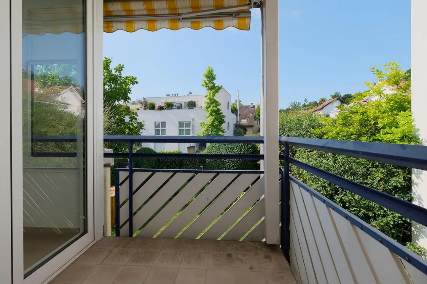 Bright 4.5-room apartment with balcony, winter garden and fireplace - Photo 4 of 10