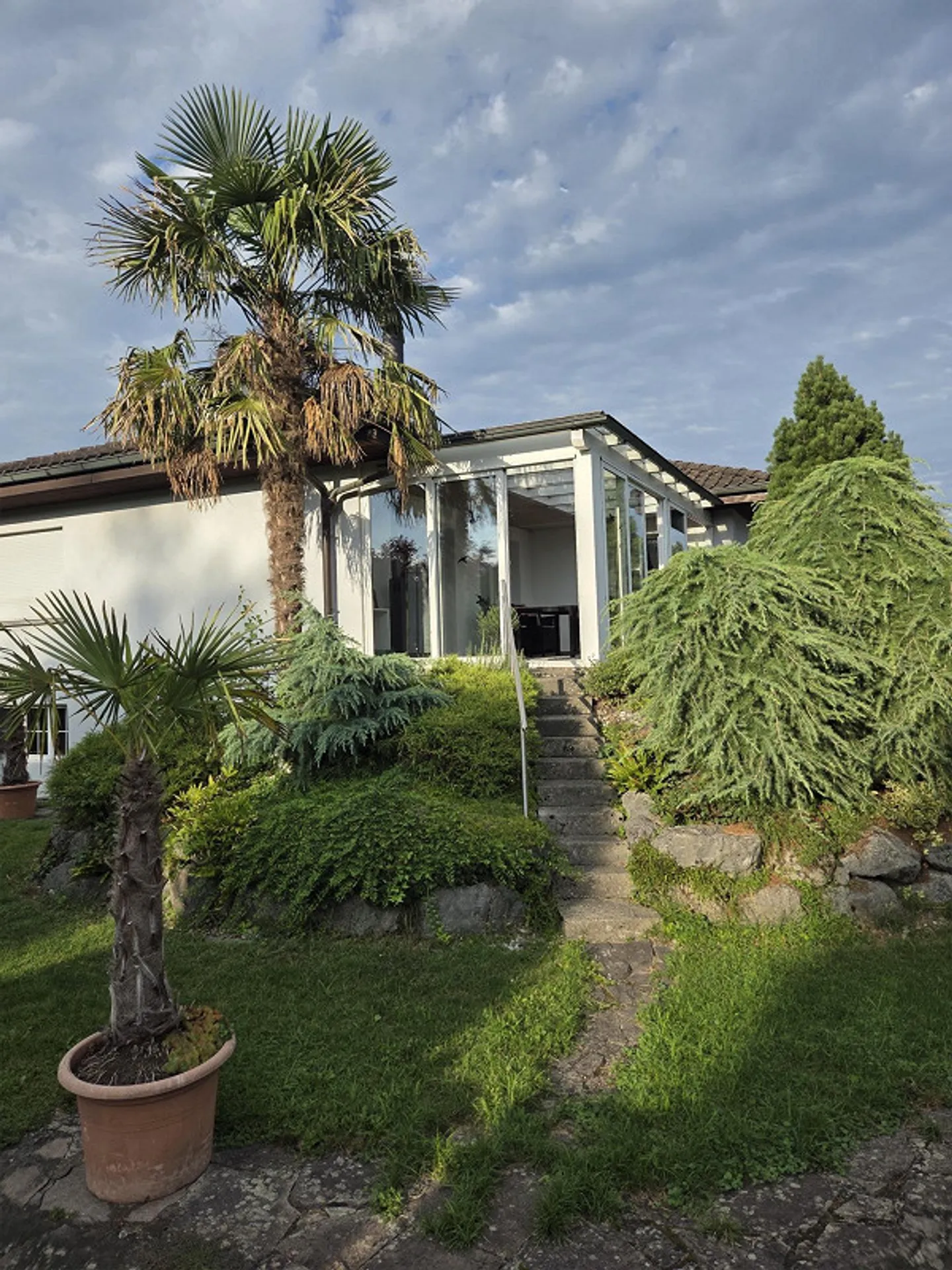 5-room single-family house with winter garden and beautiful garden area - Photo 1 of 17