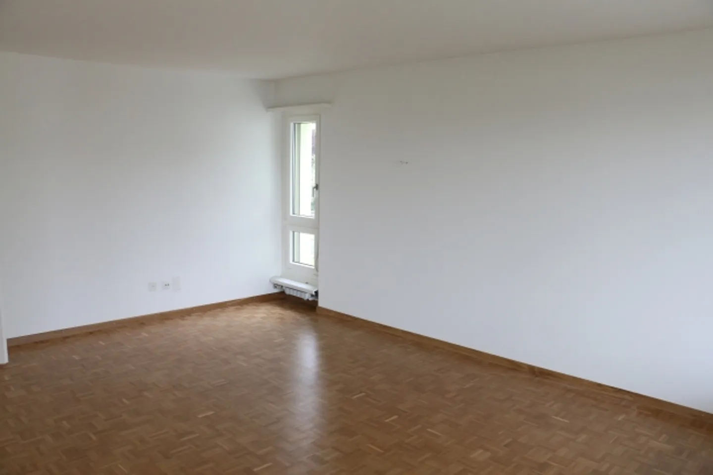 Sunny Ground Floor Apartment in a Quiet Location in Baar - Photo 4 of 8