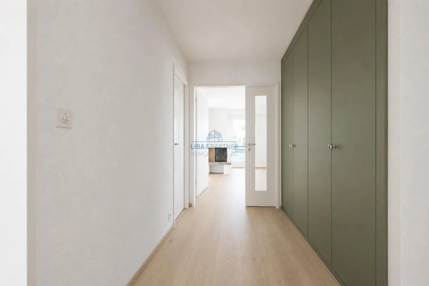 Bright 4.5-room apartment with balcony, winter garden and fireplace - Photo 7 of 10