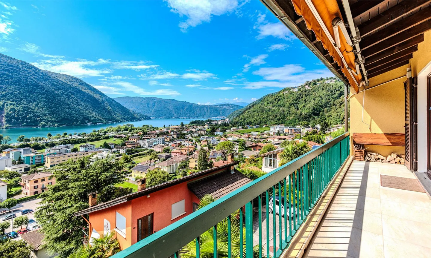 Beau penthouse avec 3,5 pièces et vue sur le lac à Melano - Photo 3 sur 11