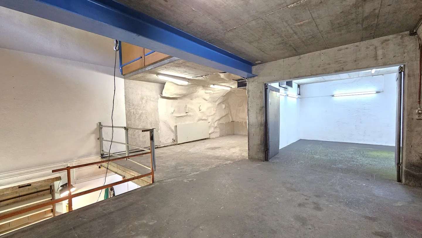 Bâtiment commercial avec 430 m² de surface utile au centre de Läufelfingen - Photo 5 sur 8