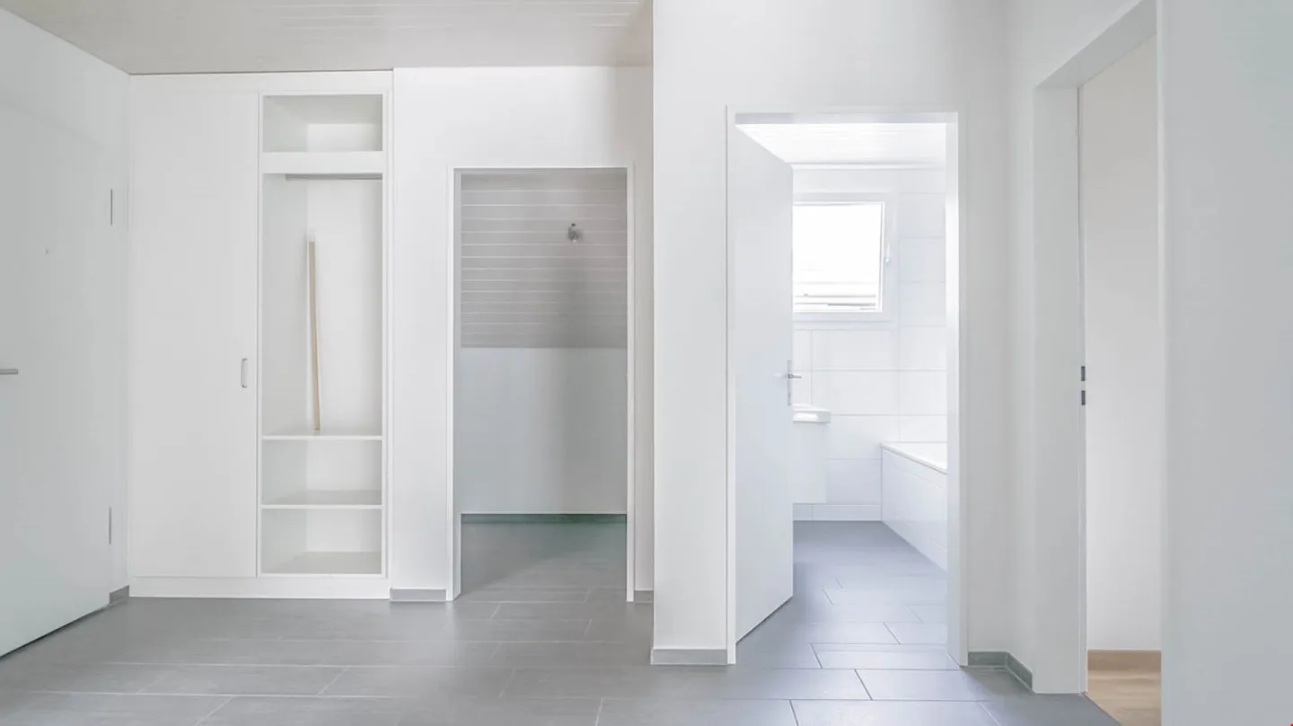 Moderno appartamento di 3,5 stanze con balcone a Mumpf - Foto 6 di 13