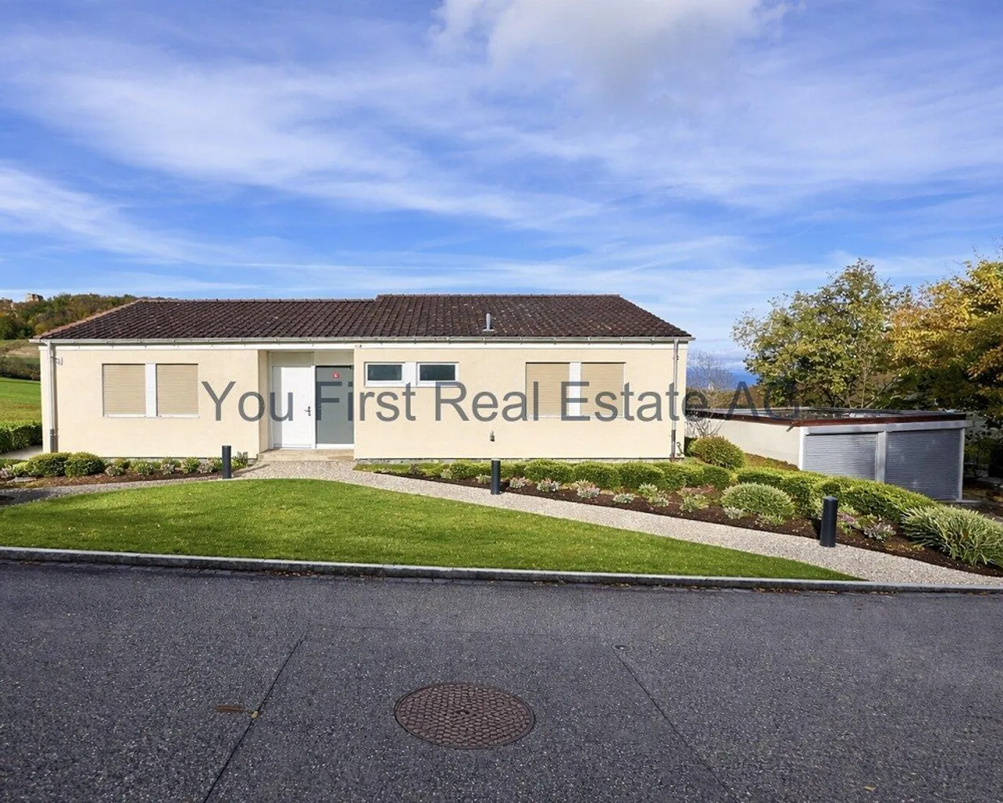 Charmantes Einfamilienhaus mit Pool - Foto 1 von 12