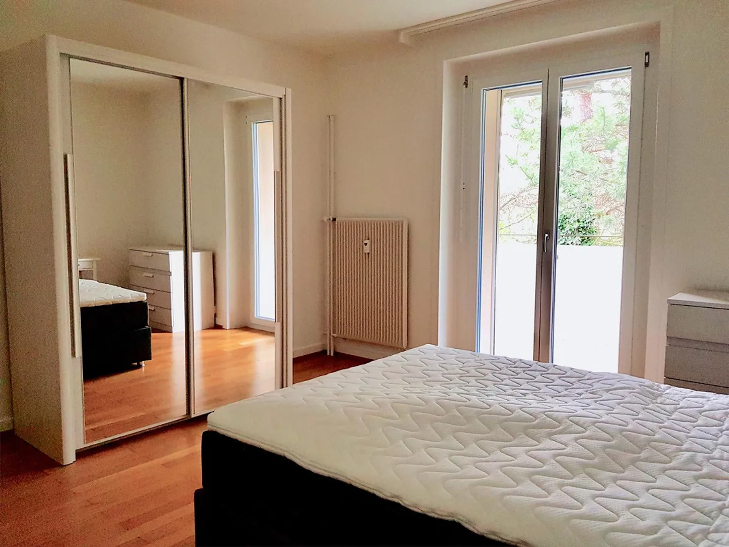 Furnished room in modern apartment in Basel - Photo 3 of 13