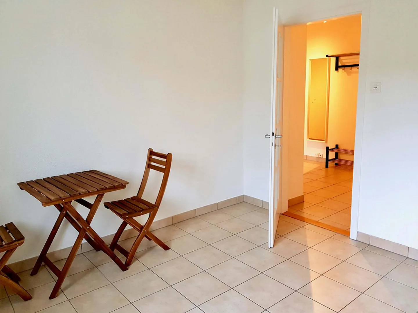 Furnished room in modern apartment in Basel - Photo 10 of 13