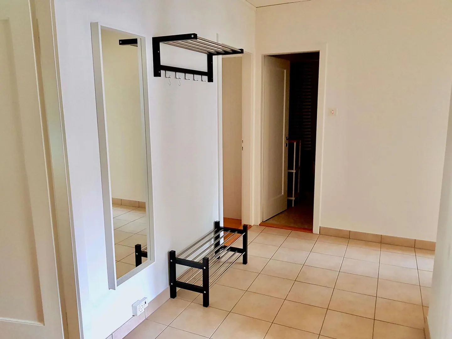 Furnished room in modern apartment in Basel - Photo 11 of 13