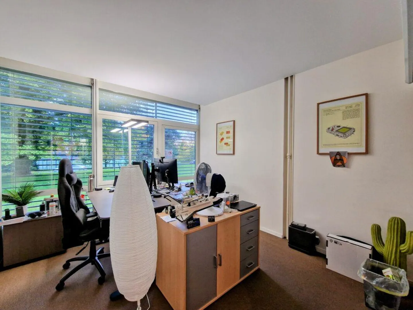 Turnkey, modern and bright offices facing the lake. - Photo 5 of 7