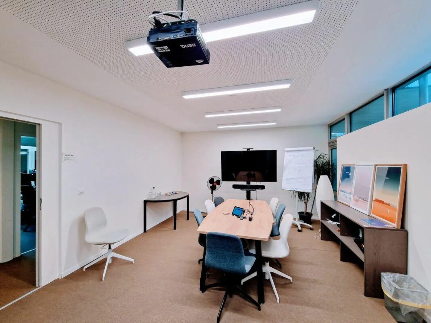 Turnkey, modern and bright offices facing the lake. - Photo 6 of 7