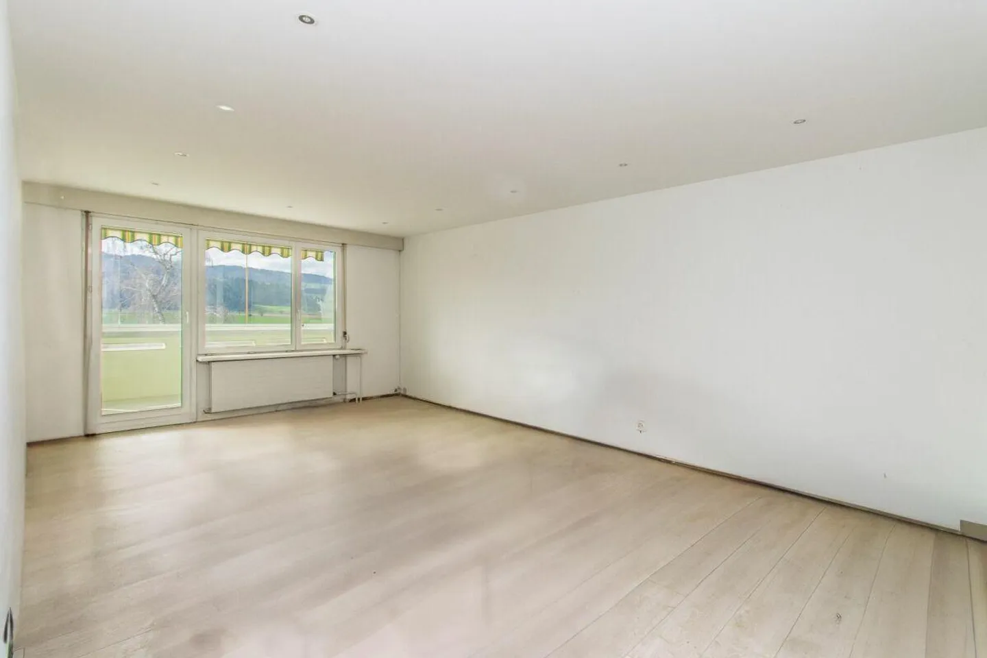 Quiet Living with a View, Conservatory & Smart Home - Photo 3 of 10