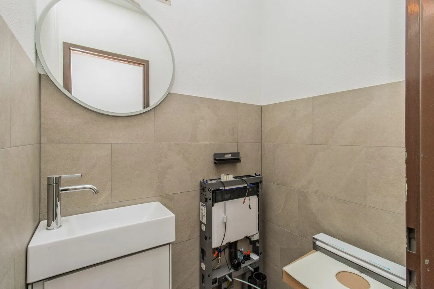 Quiet Living with a View, Conservatory & Smart Home - Photo 8 of 10