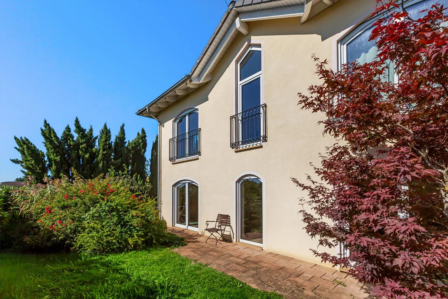 Exclusive Property - Living and Working Under One Roof - Photo 2 of 8