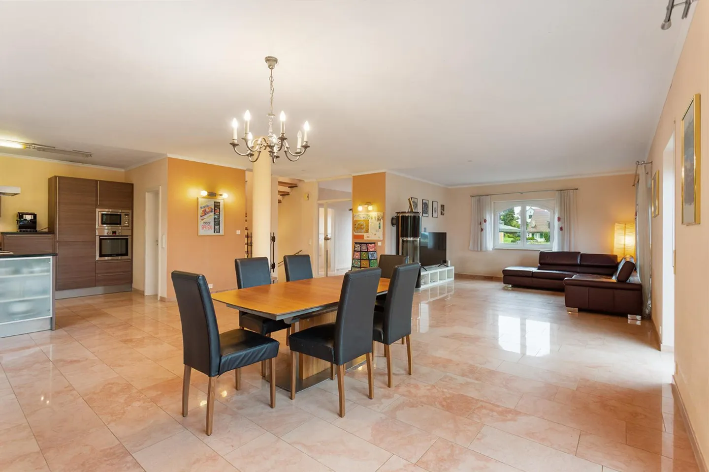 Exclusive Property - Living and Working Under One Roof - Photo 3 of 8