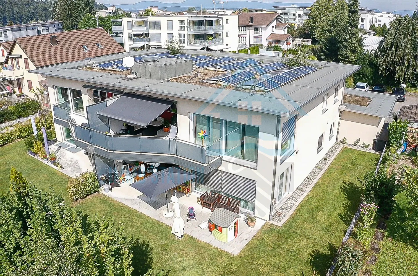 Modern, bright 4.5-room garden apartment near the center - Photo 1 of 11