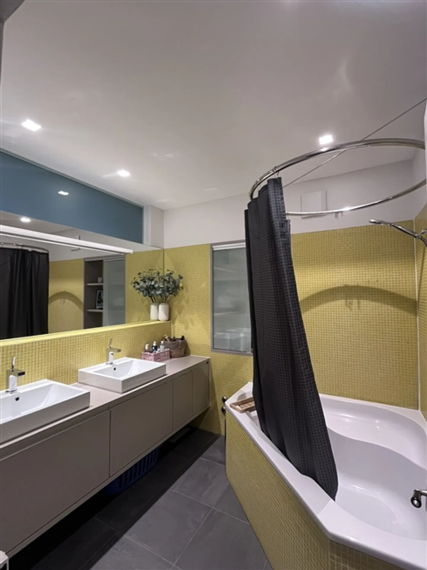 APPARTEMENT 4 PIÈCES À ZURICH - DISTRICT 6, MEUBLÉ, TEMPORAIRE - Photo 7 sur 9