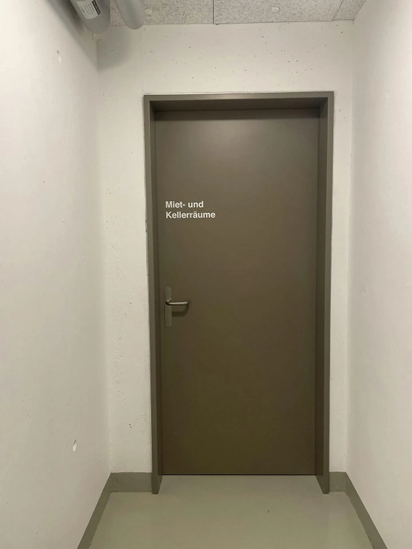 Salle de loisirs avec accès extérieur dans un nouveau complexe résidentiel - Photo 4 sur 4