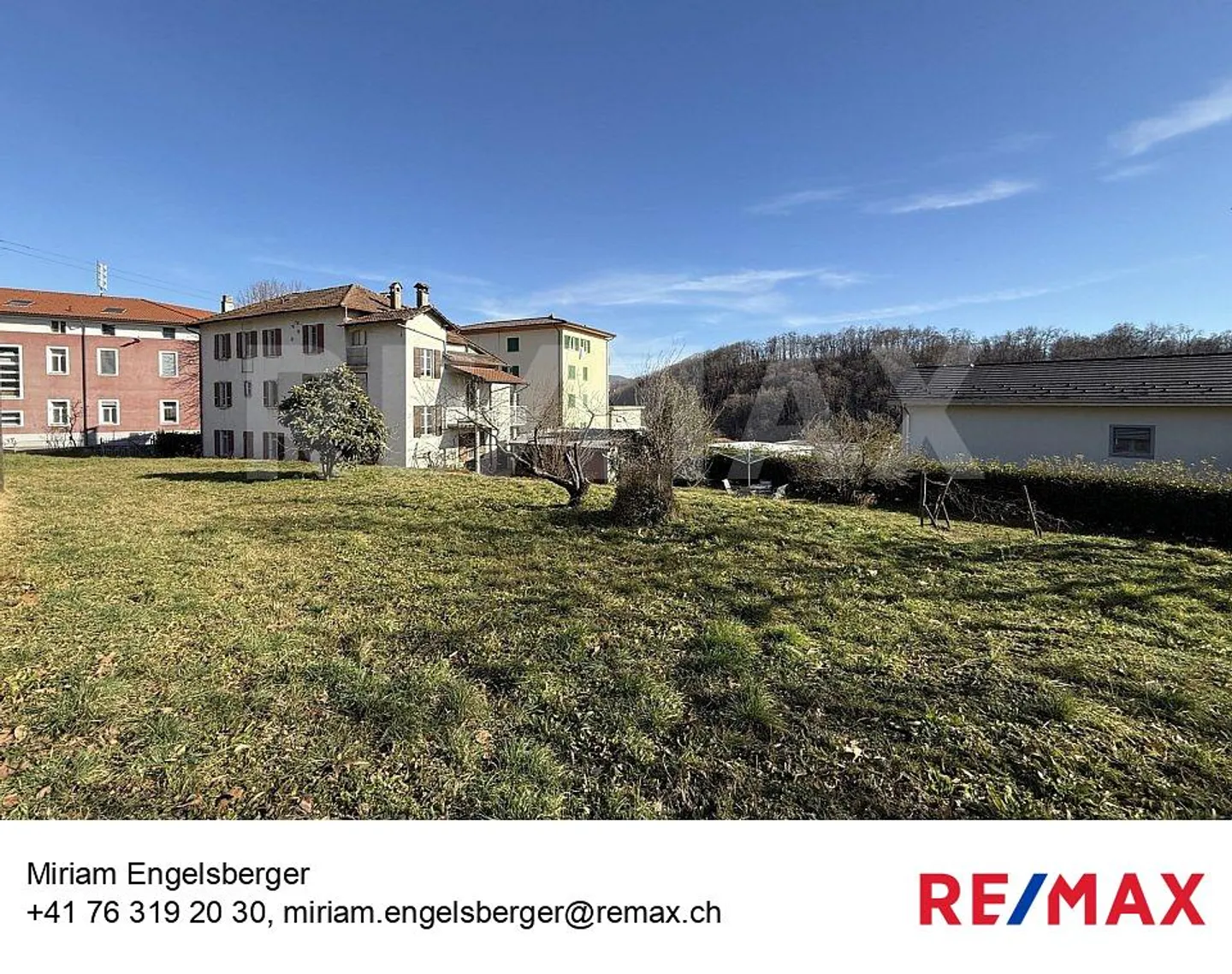 Edificio plurifamiliare con terreno edificabile - Foto 1 di 13