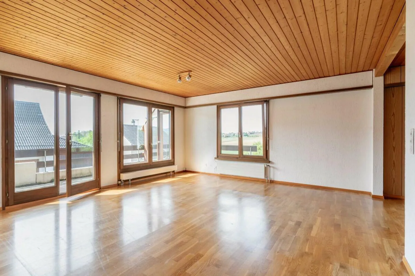 Detached 5.5-room single-family house with large garden in a privileged residential location - Photo 3 of 19