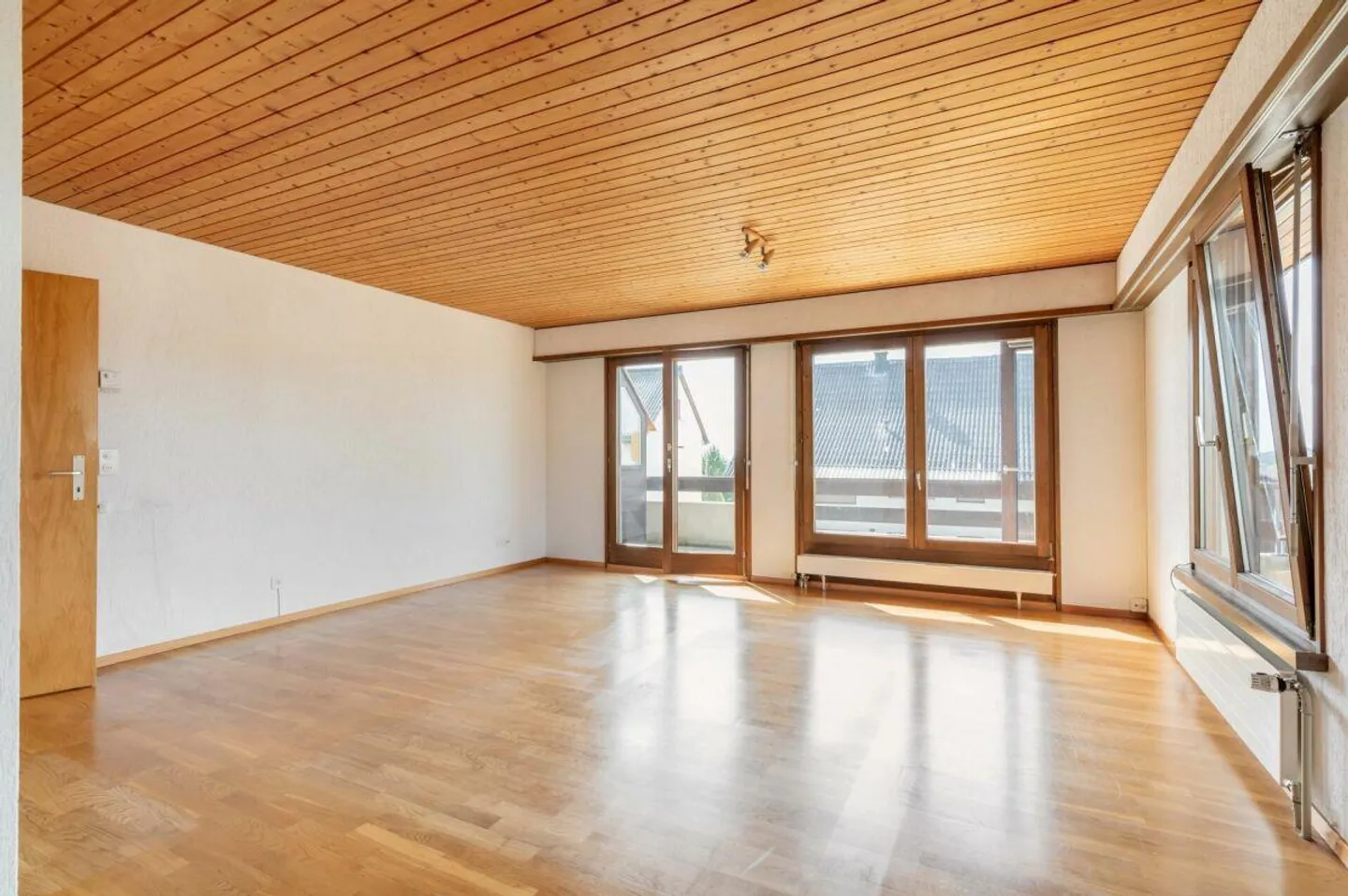 Detached 5.5-room single-family house with large garden in a privileged residential location - Photo 4 of 19