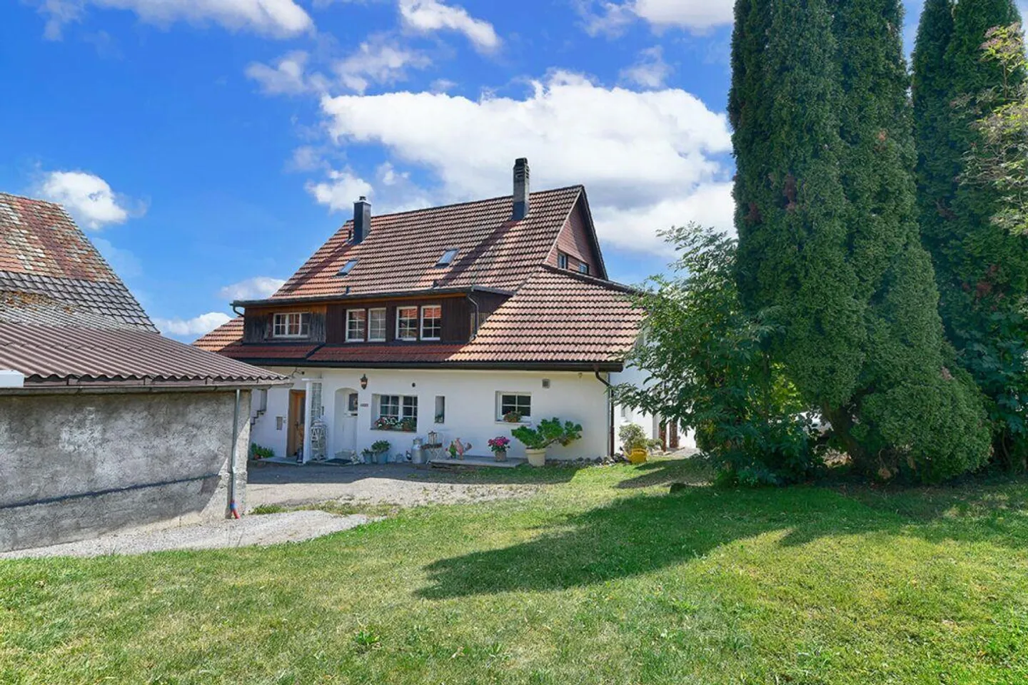 5.5-Room Farmhouse Half with Barn, Lots of Surroundings, Distant and Lake View - Photo 15 of 20