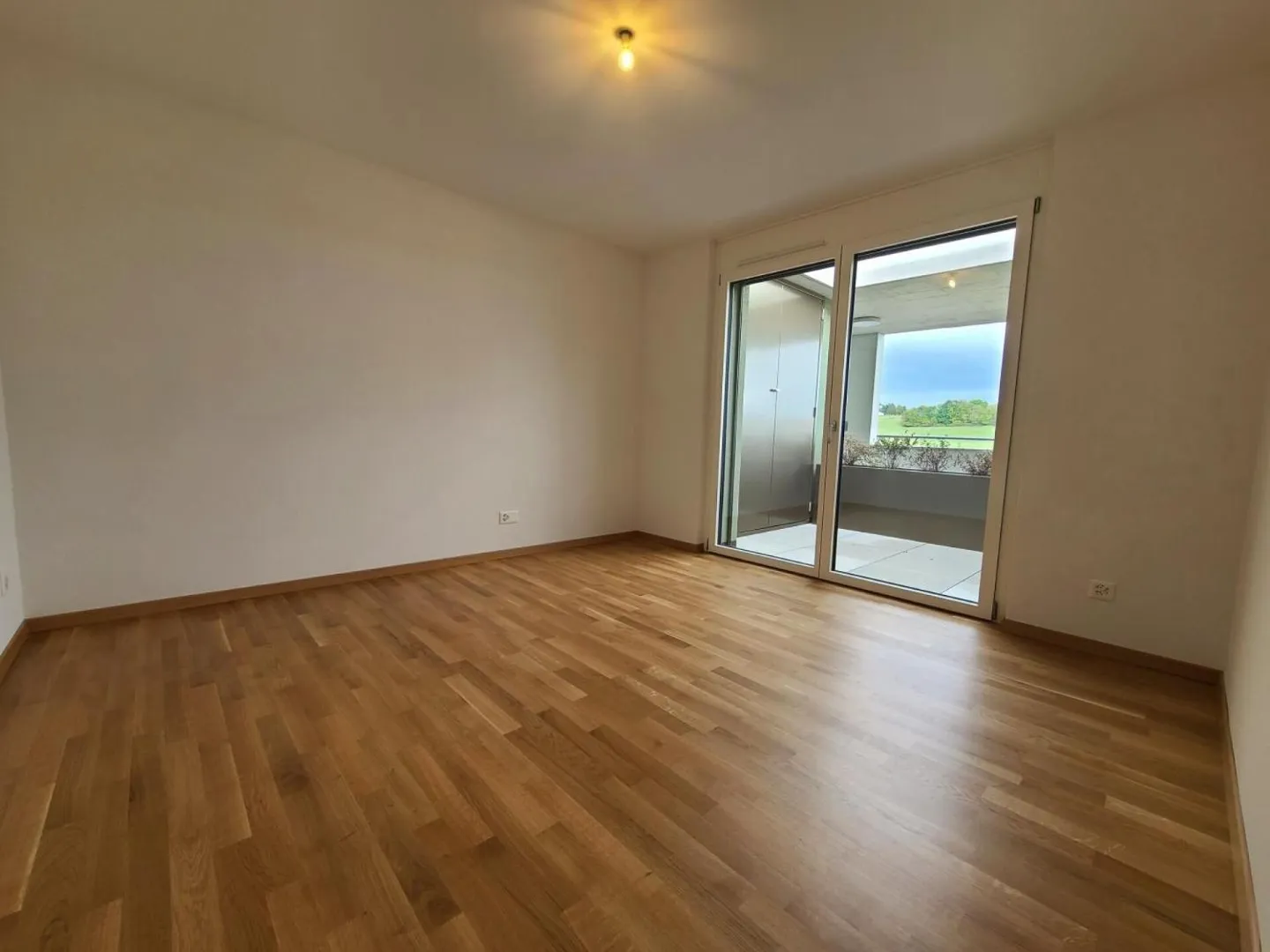 Appartement spacieux en attique - Photo 4 sur 12