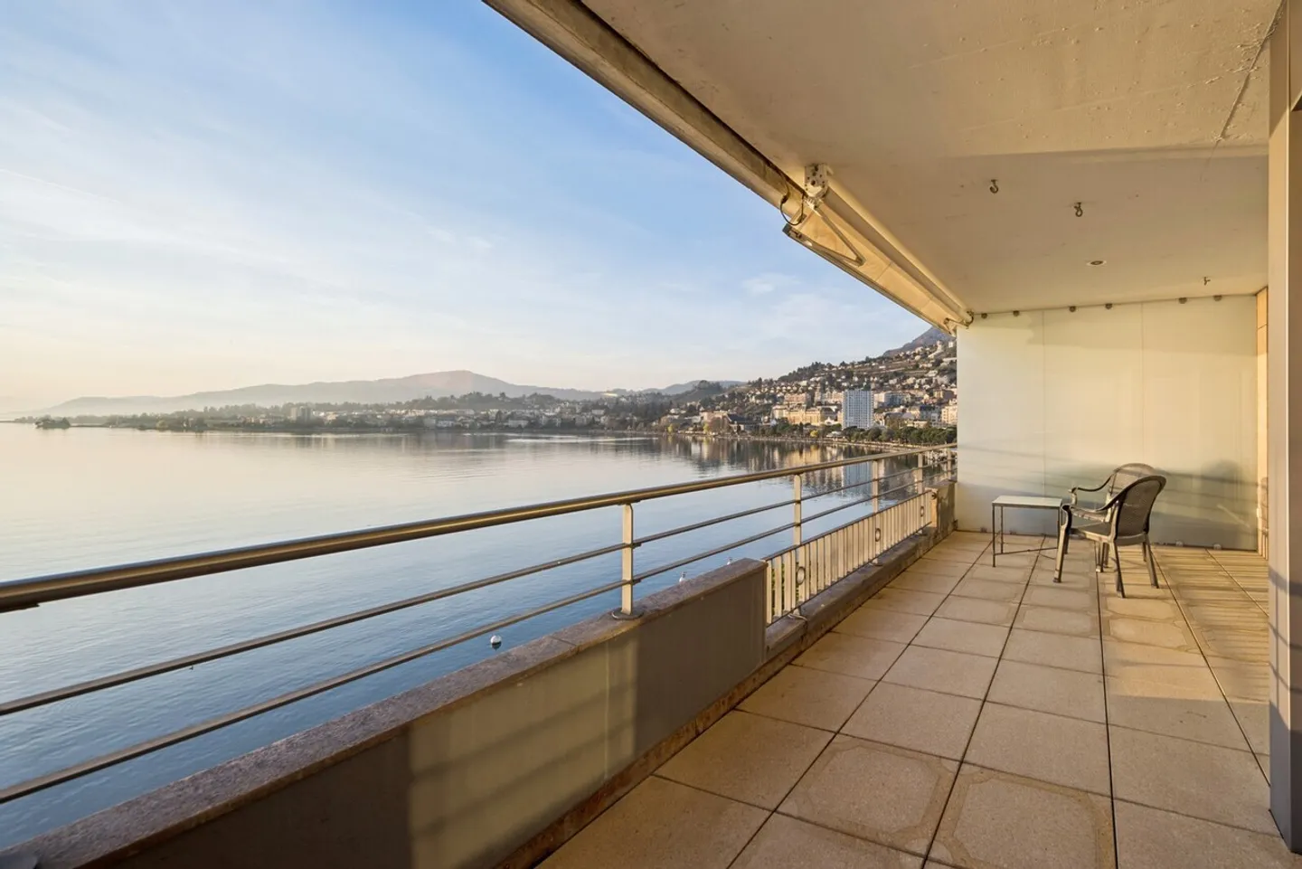 Stunning Lakeview Apartment - Photo 3 of 13