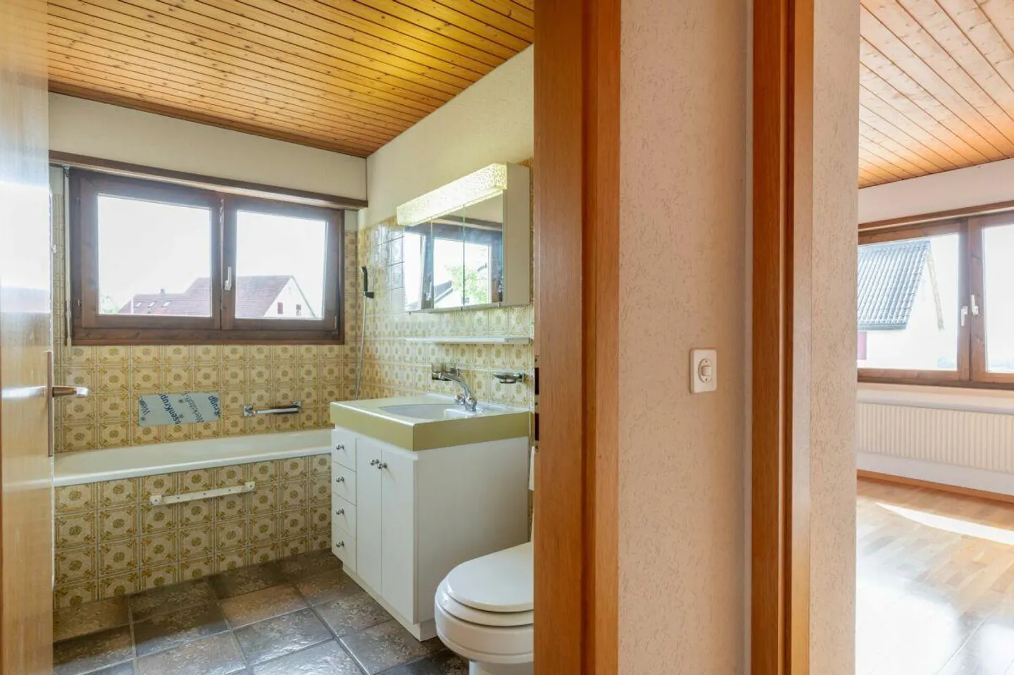 Detached 5.5-room single-family house with large garden in a privileged residential location - Photo 10 of 19