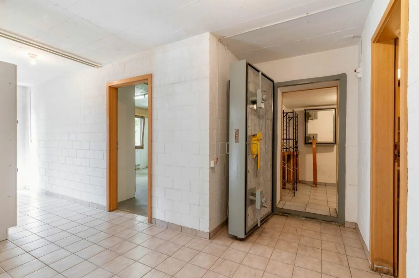 Detached 5.5-room single-family house with large garden in a privileged residential location - Photo 13 of 19
