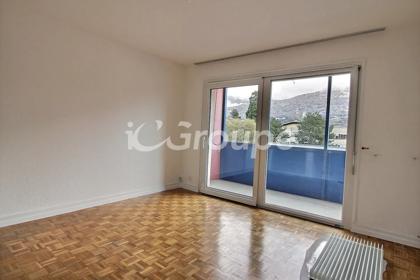 Wunderschöne renovierte 2,5-Zimmer-Wohnung zur Miete in Sion. - Foto 2 von 8