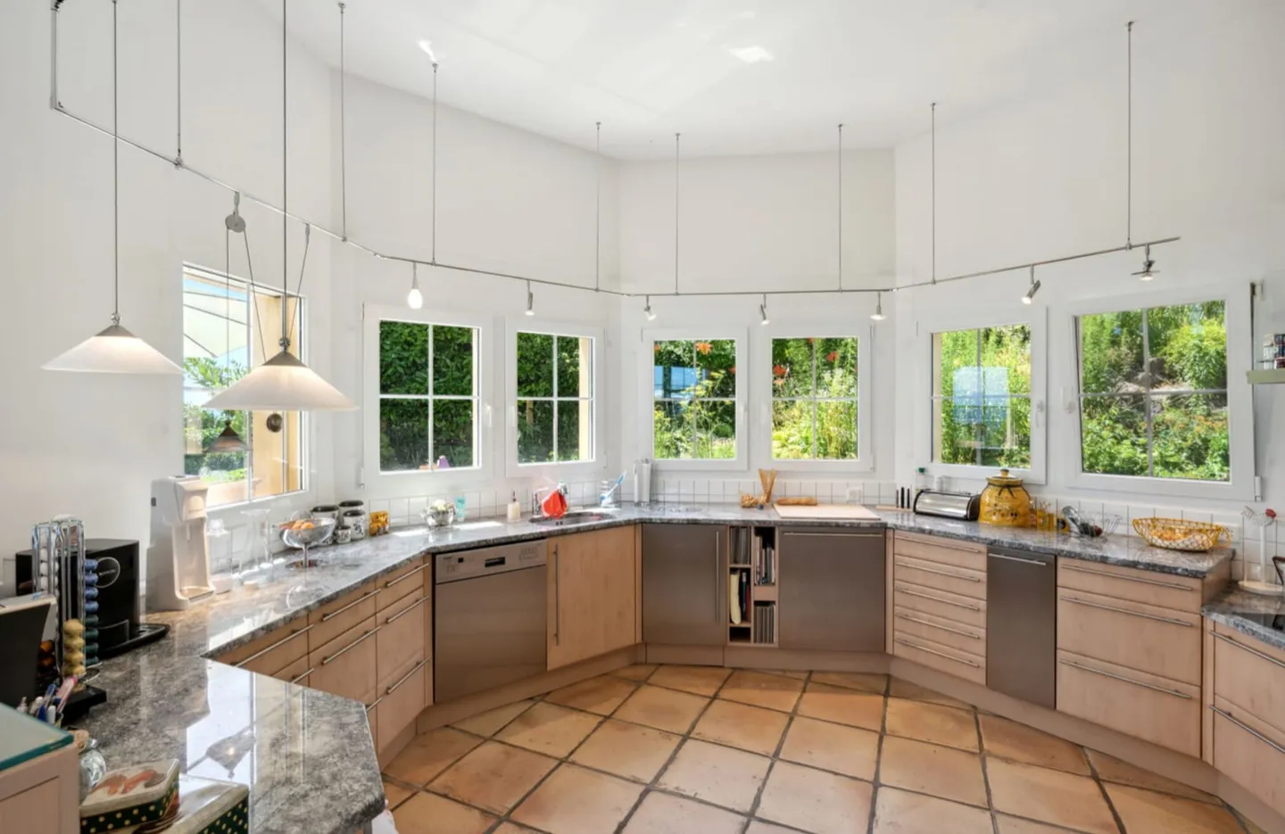 7.5-Room Terrace House with Pool and Lake View in Bellerive for Sale - Photo 5 of 13