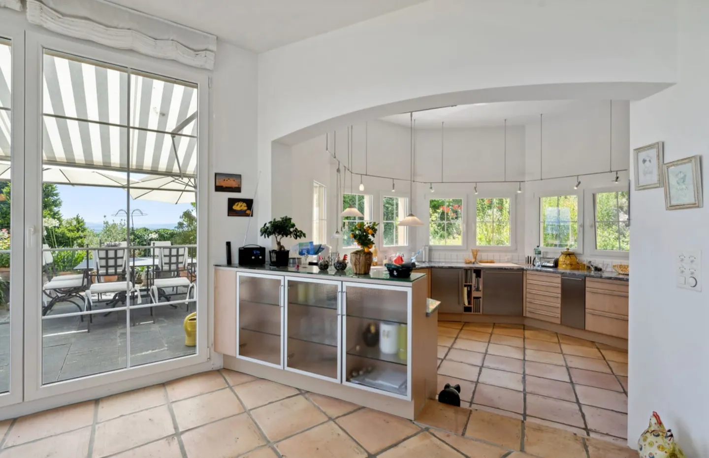 7.5-Room Terrace House with Pool and Lake View in Bellerive for Sale - Photo 6 of 13