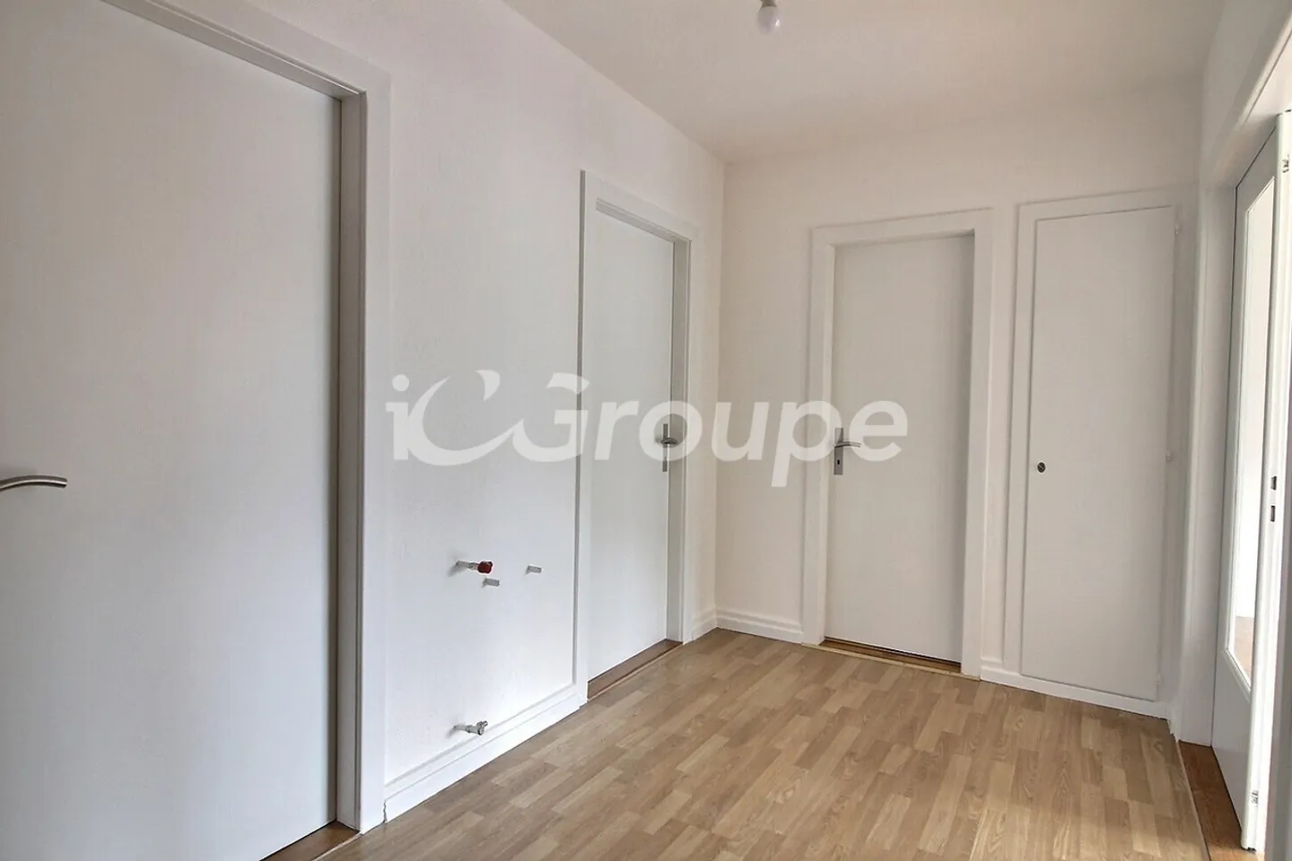 Wunderschöne renovierte 2,5-Zimmer-Wohnung zur Miete in Sion. - Foto 4 von 8