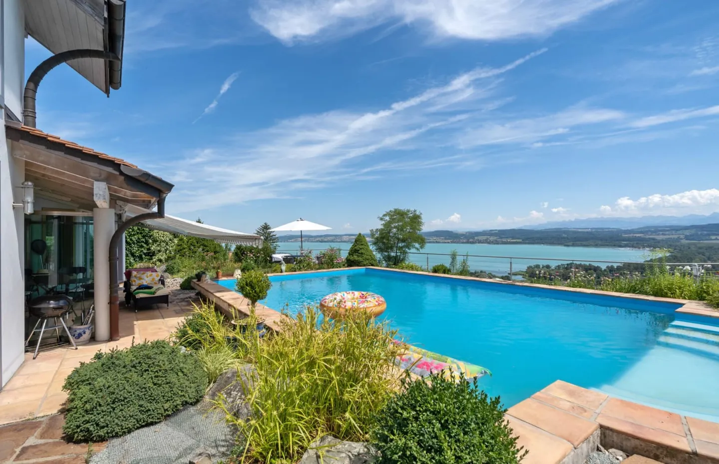 7.5-Room Terrace House with Pool and Lake View in Bellerive for Sale - Photo 3 of 13