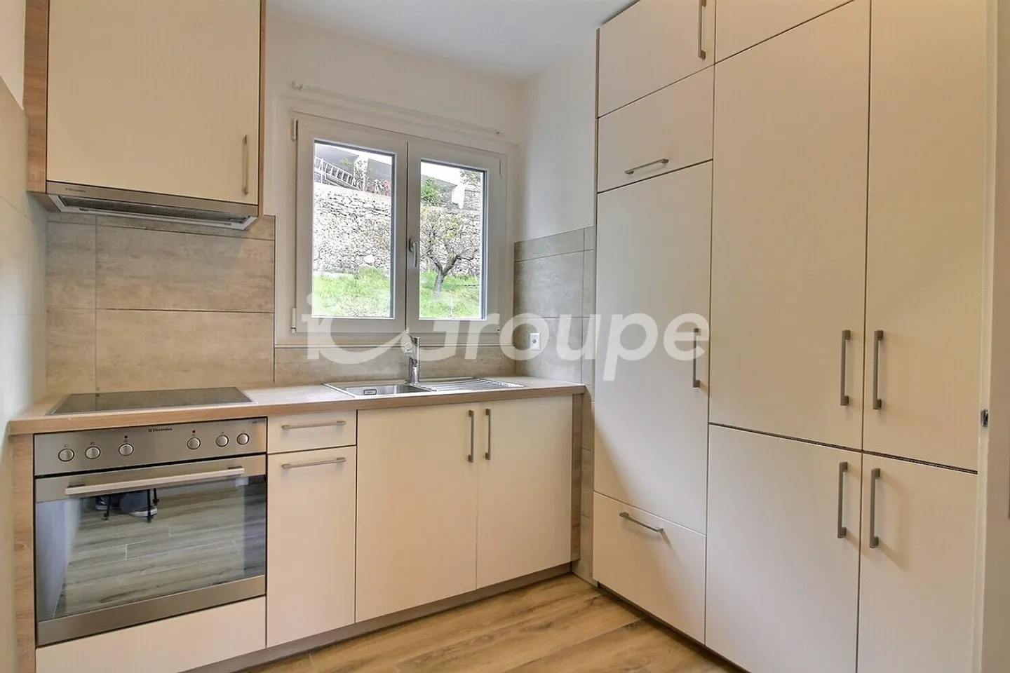 Wunderschöne renovierte 2,5-Zimmer-Wohnung zur Miete in Sion. - Foto 1 von 8