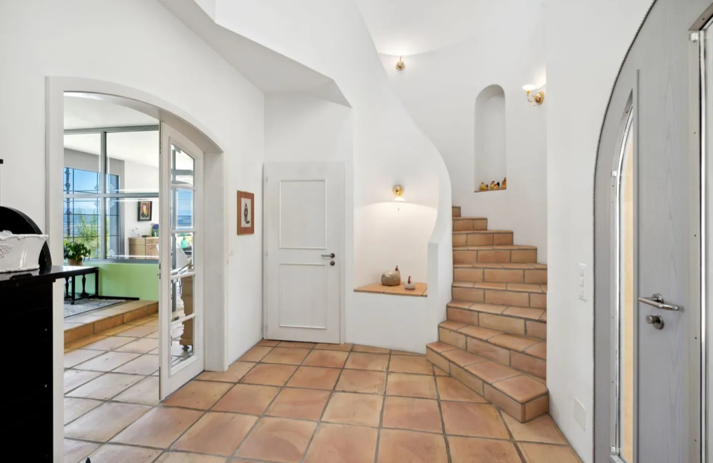 7.5-Room Terrace House with Pool and Lake View in Bellerive for Sale - Photo 9 of 13