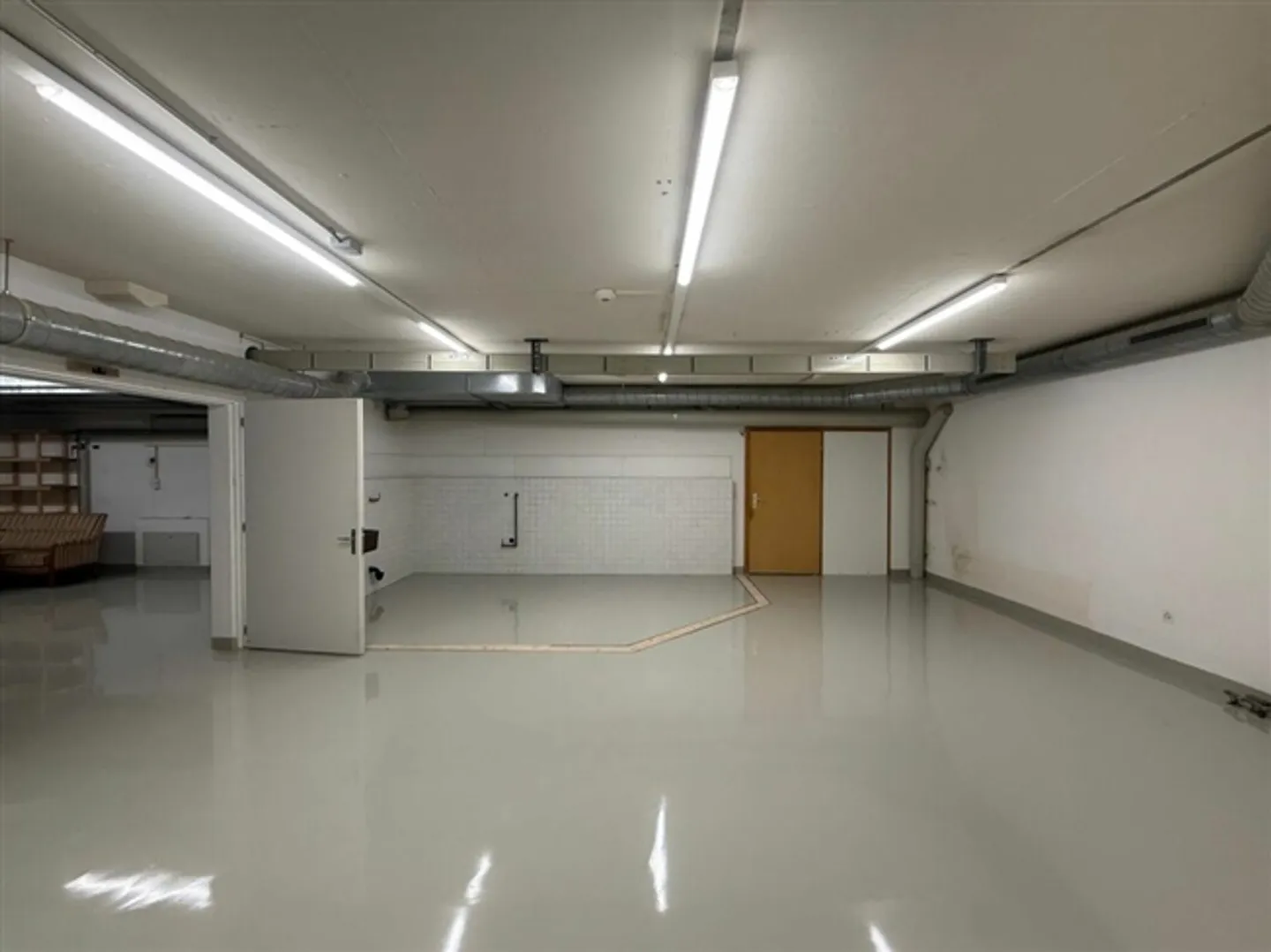 Commercial / Storage Space in the Center of Burgdorf - Photo 3 of 5