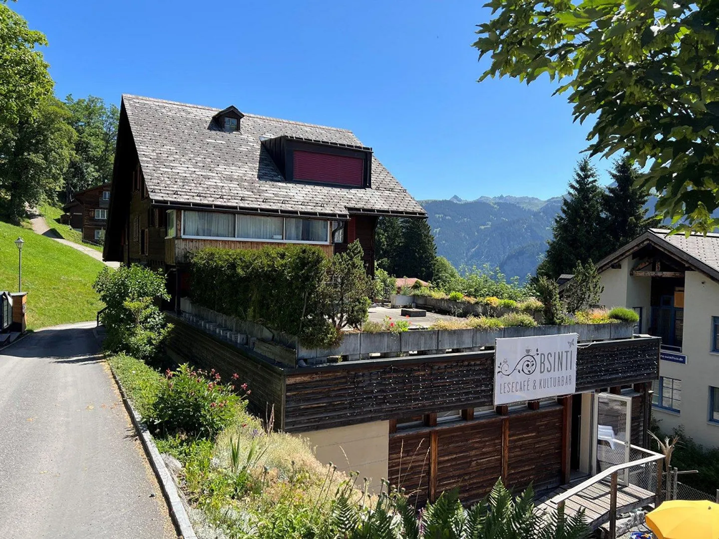 Apartment with large terrace and stunning mountain view in Braunwald - Photo 2 of 10