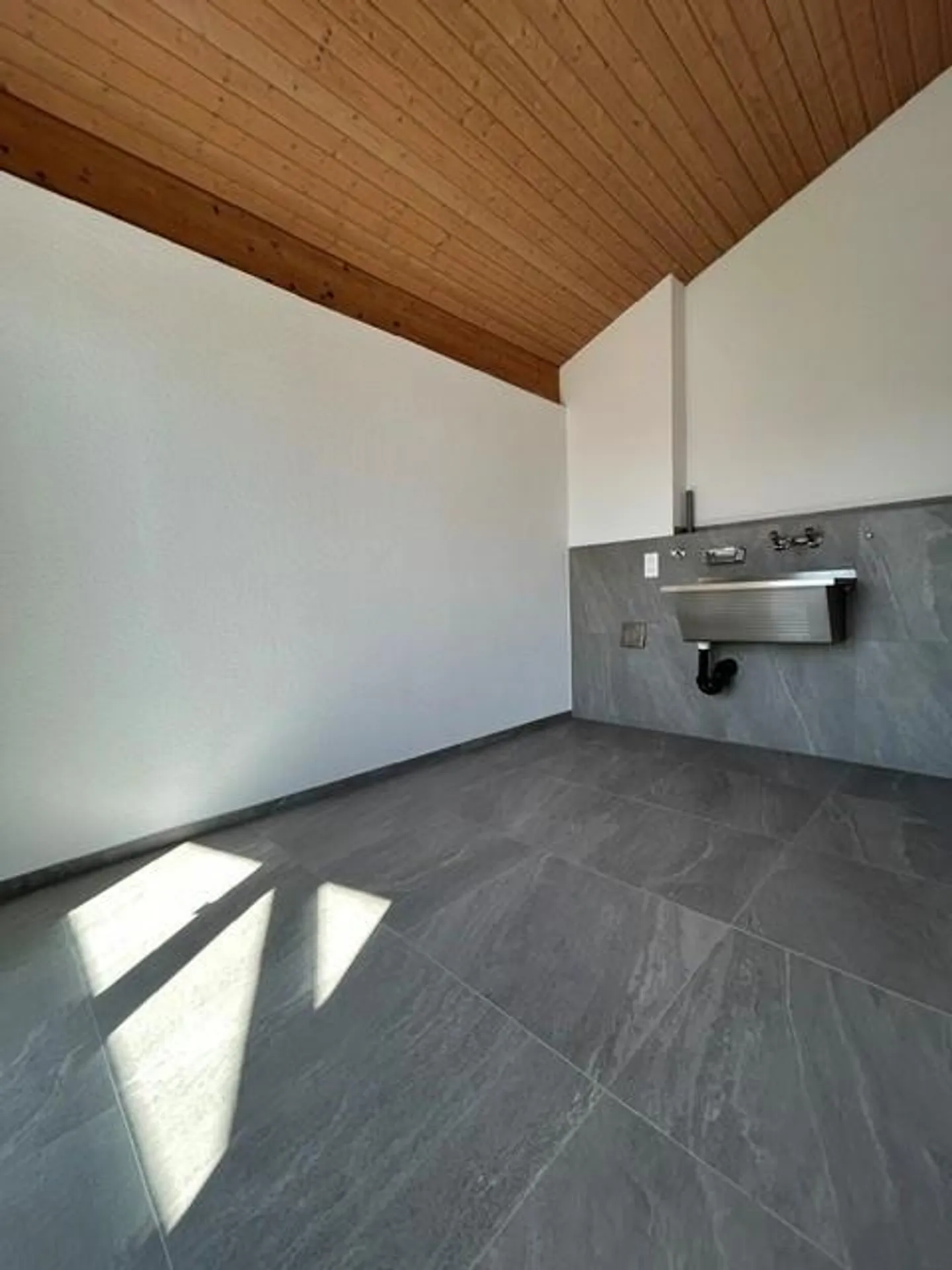 Ampio appartamento attico di 4,5 locali con 131 m² a Dagmersellen - Foto 6 di 9
